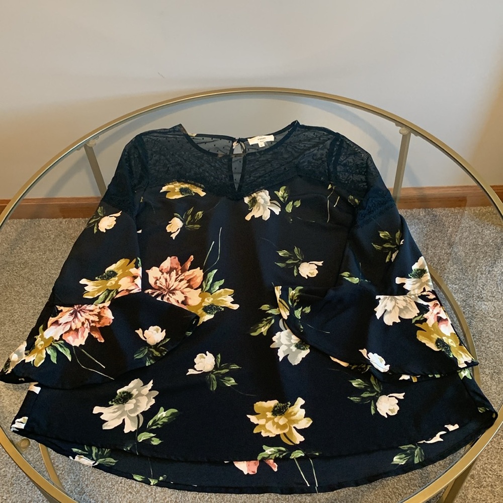 Entro Lace and Foral Flowy Boho Top - Picture 13 of 16